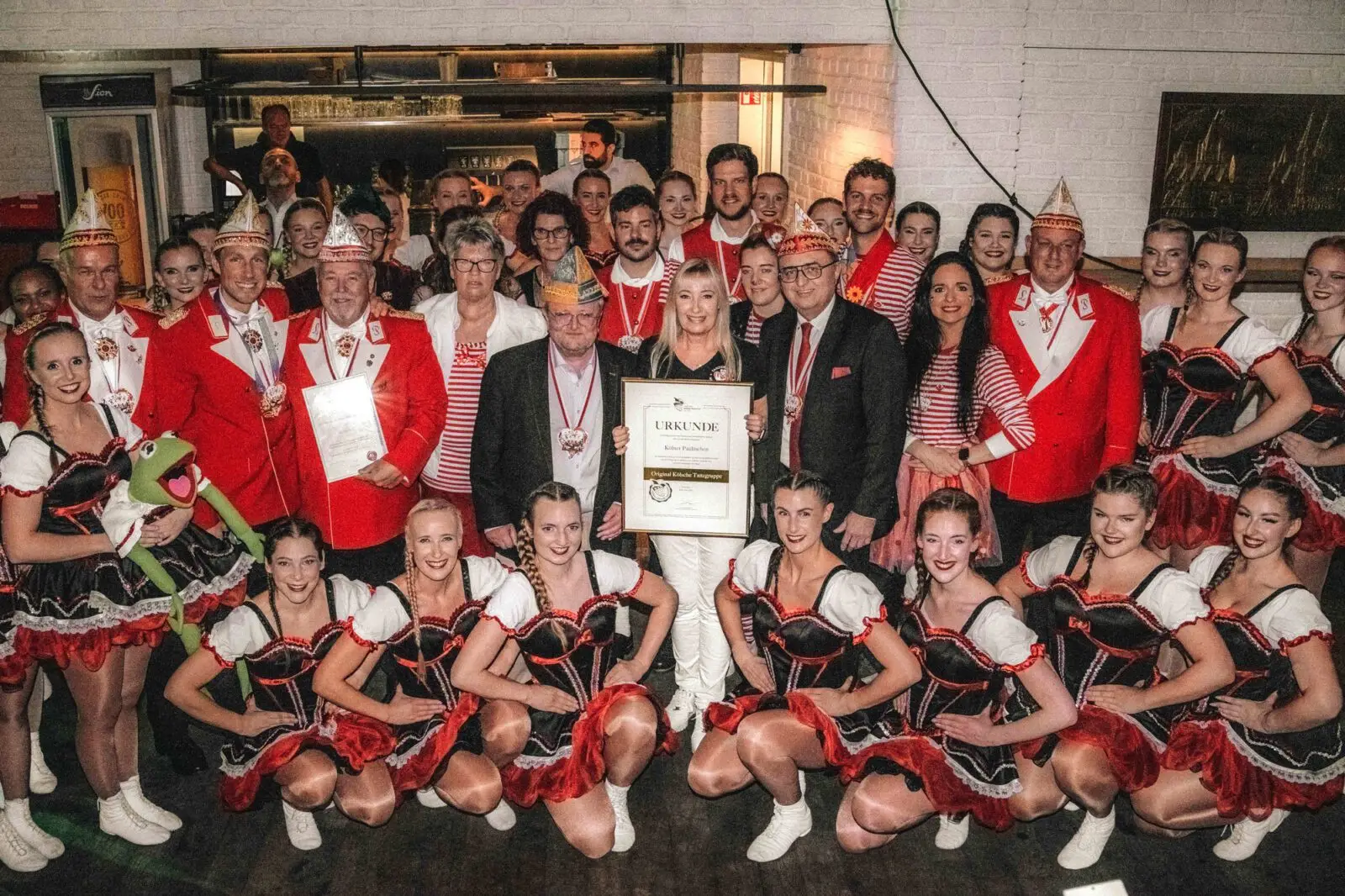 Löstige Paulaner Gruppenbild Sessionseröffnung Foto: Sabrina Backofen