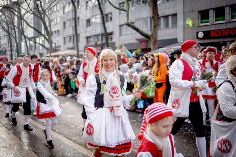 Loestige-Paulaner_Rosenmontagszug_2024_Sabrina_Backofen_094