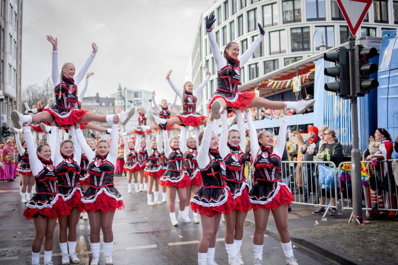 Loestige-Paulaner_Rosenmontagszug_2024_Sabrina_Backofen_103