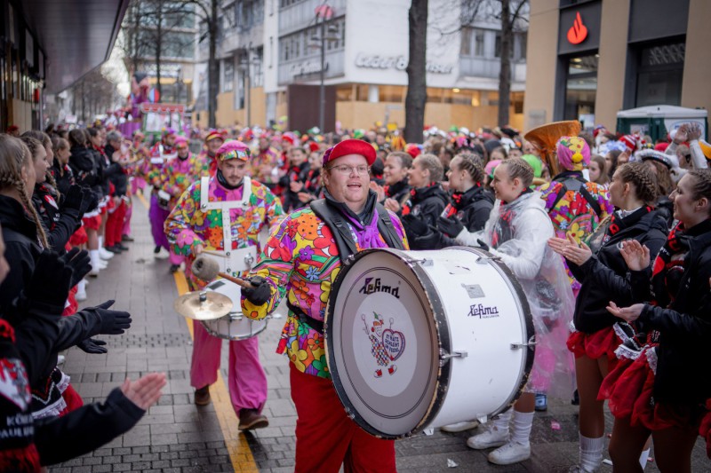 Loestige-Paulaner_Rosenmontagszug_2024_Sabrina_Backofen_111