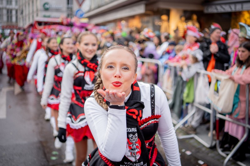 Loestige-Paulaner_Rosenmontagszug_2024_Sabrina_Backofen_114